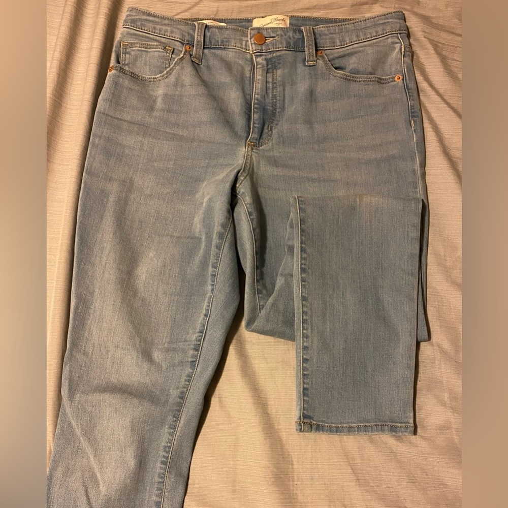 SOLD‼️ Universal Thread jeans